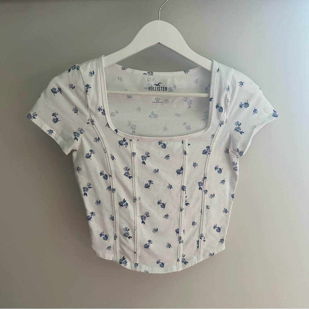 Hollister Seamed Curved-Hem T-Shirt
